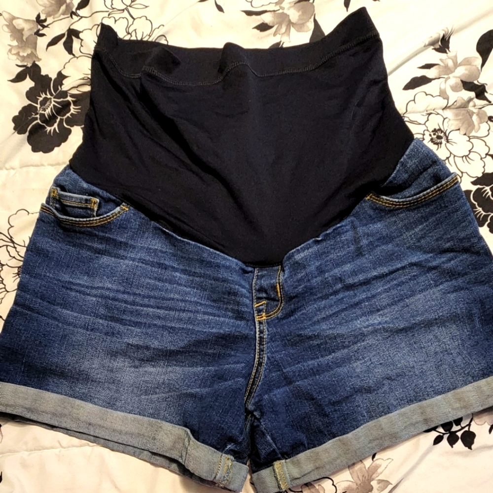 Maternity shorts
